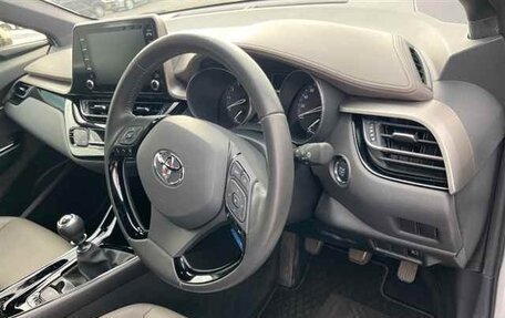 Toyota C-HR I рестайлинг, 2023 год, 1 760 000 рублей, 5 фотография