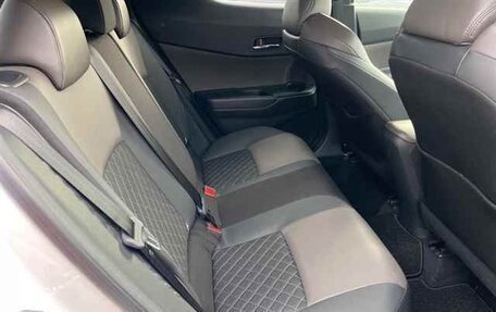 Toyota C-HR I рестайлинг, 2023 год, 1 760 000 рублей, 7 фотография