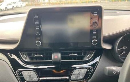 Toyota C-HR I рестайлинг, 2023 год, 1 760 000 рублей, 6 фотография