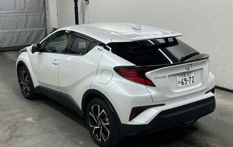 Toyota C-HR I рестайлинг, 2023 год, 1 760 000 рублей, 3 фотография