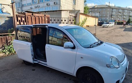 Toyota Sienta I, 2010 год, 570 000 рублей, 3 фотография