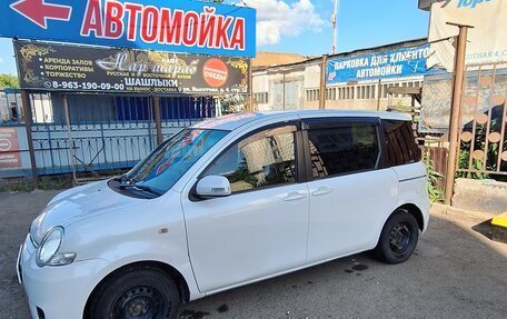 Toyota Sienta I, 2010 год, 570 000 рублей, 4 фотография