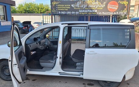 Toyota Sienta I, 2010 год, 570 000 рублей, 5 фотография