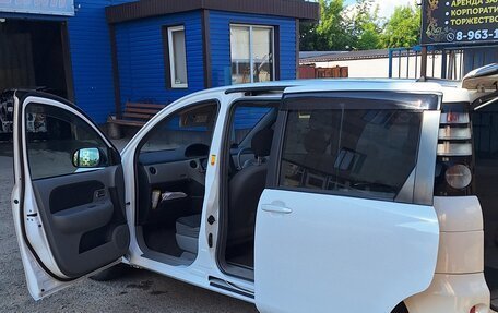 Toyota Sienta I, 2010 год, 570 000 рублей, 6 фотография