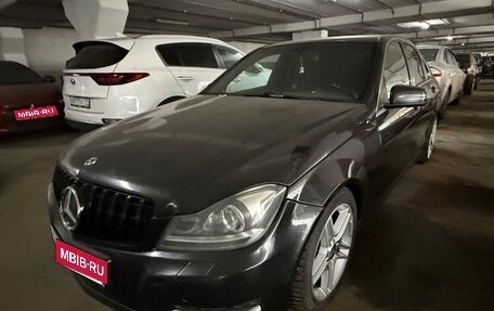 Mercedes-Benz C-Класс, 2011 год, 900 000 рублей, 1 фотография