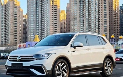 Volkswagen Tiguan II, 2022 год, 1 900 000 рублей, 1 фотография