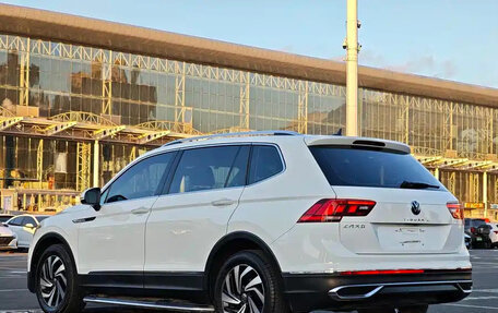 Volkswagen Tiguan II, 2022 год, 1 900 000 рублей, 4 фотография