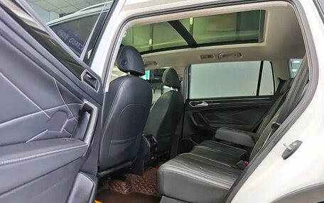 Volkswagen Tiguan II, 2022 год, 1 900 000 рублей, 12 фотография