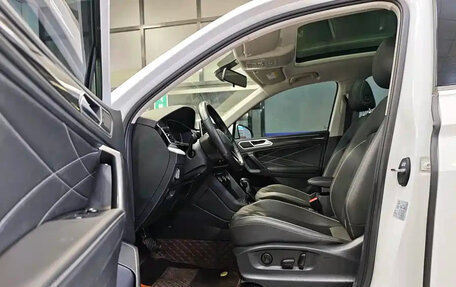 Volkswagen Tiguan II, 2022 год, 1 900 000 рублей, 11 фотография