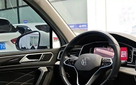 Volkswagen Tiguan II, 2022 год, 1 900 000 рублей, 15 фотография