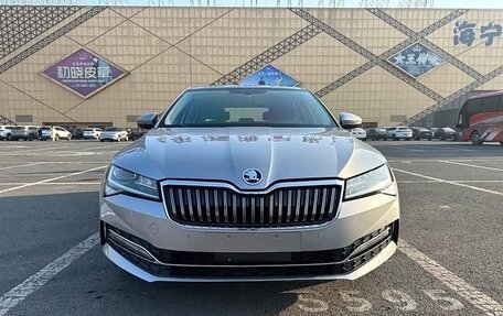 Skoda Superb III рестайлинг, 2022 год, 2 090 000 рублей, 2 фотография