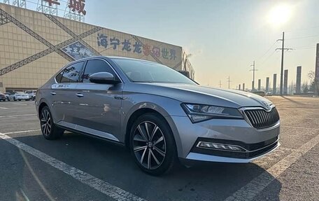 Skoda Superb III рестайлинг, 2022 год, 2 090 000 рублей, 3 фотография