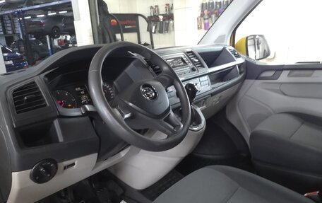 Volkswagen Transporter T6 рестайлинг, 2016 год, 2 140 000 рублей, 10 фотография