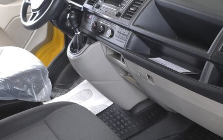 Volkswagen Transporter T6 рестайлинг, 2016 год, 2 140 000 рублей, 8 фотография