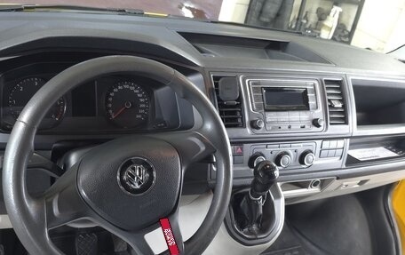 Volkswagen Transporter T6 рестайлинг, 2016 год, 2 140 000 рублей, 13 фотография
