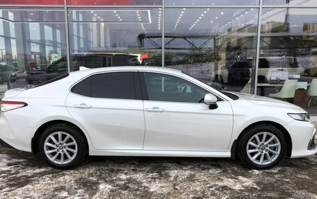 Toyota Camry, 2021 год, 3 200 000 рублей, 4 фотография