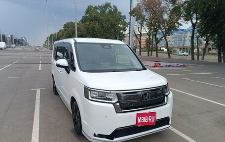 Honda Stepwgn, 2022 год, 2 800 000 рублей, 1 фотография