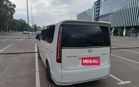 Honda Stepwgn, 2022 год, 2 800 000 рублей, 4 фотография