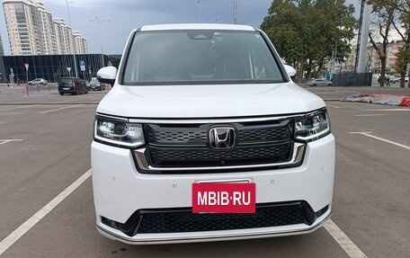 Honda Stepwgn, 2022 год, 2 800 000 рублей, 2 фотография