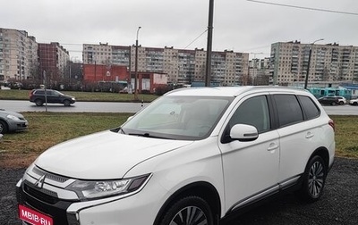 Mitsubishi Outlander III рестайлинг 3, 2018 год, 2 100 000 рублей, 1 фотография