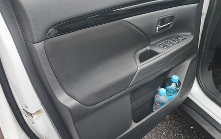 Mitsubishi Outlander III рестайлинг 3, 2018 год, 2 100 000 рублей, 14 фотография