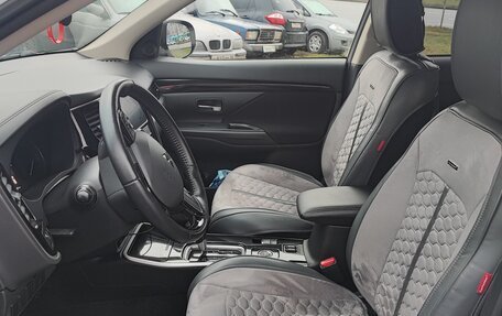 Mitsubishi Outlander III рестайлинг 3, 2018 год, 2 100 000 рублей, 10 фотография