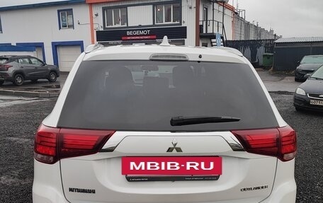 Mitsubishi Outlander III рестайлинг 3, 2018 год, 2 100 000 рублей, 5 фотография