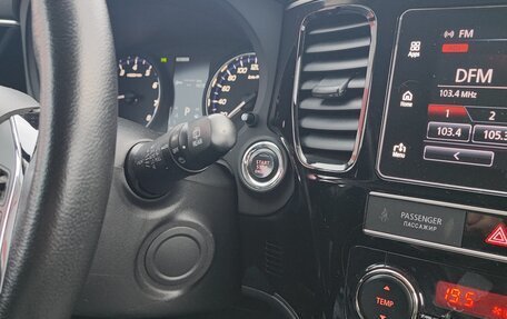 Mitsubishi Outlander III рестайлинг 3, 2018 год, 2 100 000 рублей, 24 фотография