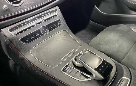 Mercedes-Benz E-Класс, 2019 год, 2 997 000 рублей, 21 фотография