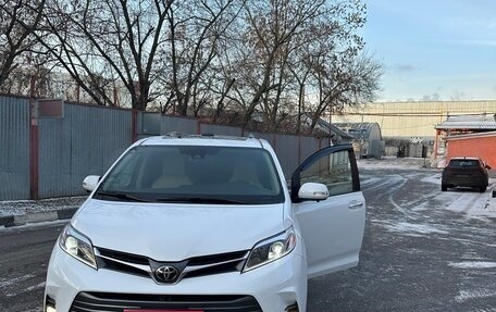 Toyota Sienna III, 2020 год, 4 900 000 рублей, 1 фотография