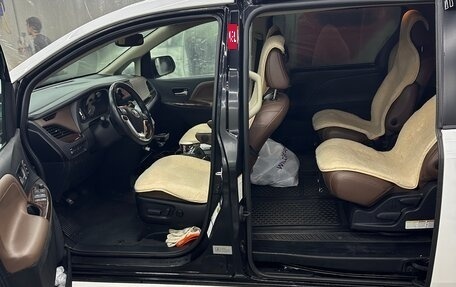 Toyota Sienna III, 2020 год, 4 900 000 рублей, 9 фотография