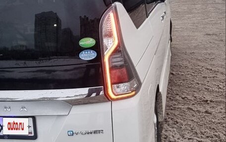 Nissan Serena IV, 2018 год, 2 100 000 рублей, 4 фотография