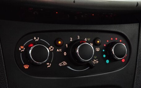 Renault Logan II, 2019 год, 999 000 рублей, 13 фотография