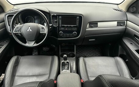 Mitsubishi Outlander III рестайлинг 3, 2014 год, 1 550 000 рублей, 11 фотография