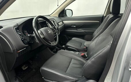 Mitsubishi Outlander III рестайлинг 3, 2014 год, 1 550 000 рублей, 9 фотография