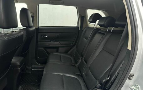 Mitsubishi Outlander III рестайлинг 3, 2014 год, 1 550 000 рублей, 10 фотография