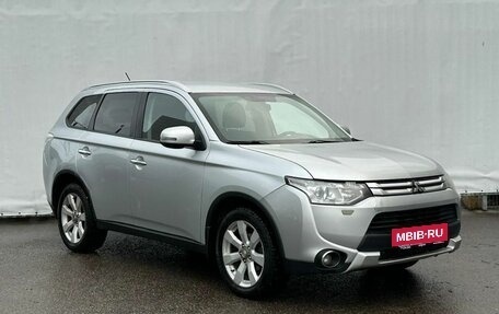 Mitsubishi Outlander III рестайлинг 3, 2014 год, 1 550 000 рублей, 3 фотография