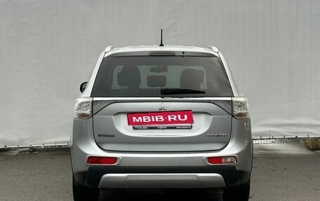 Mitsubishi Outlander III рестайлинг 3, 2014 год, 1 550 000 рублей, 6 фотография