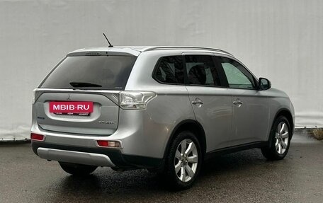 Mitsubishi Outlander III рестайлинг 3, 2014 год, 1 550 000 рублей, 5 фотография