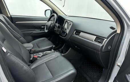 Mitsubishi Outlander III рестайлинг 3, 2014 год, 1 550 000 рублей, 13 фотография