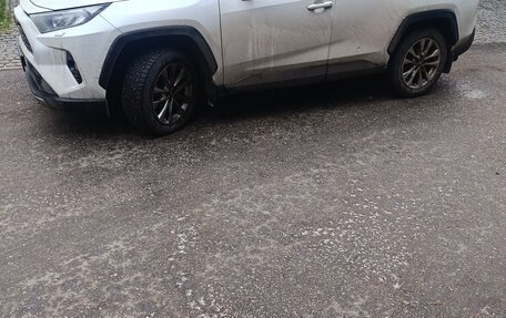 Toyota RAV4, 2020 год, 3 300 000 рублей, 2 фотография