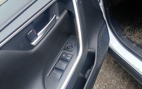 Toyota RAV4, 2020 год, 3 300 000 рублей, 4 фотография