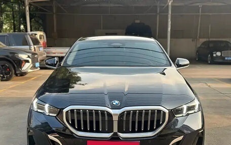 BMW 5 серия, 2025 год, 7 560 998 рублей, 2 фотография