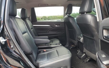 Toyota Highlander III, 2019 год, 3 000 000 рублей, 5 фотография