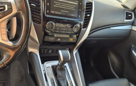 Mitsubishi Pajero Sport III рестайлинг, 2019 год, 2 900 000 рублей, 15 фотография