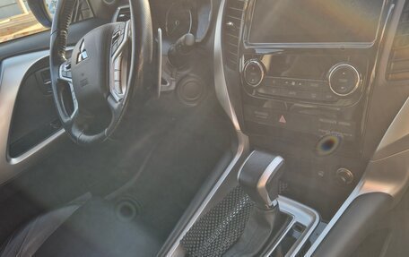 Mitsubishi Pajero Sport III рестайлинг, 2019 год, 2 900 000 рублей, 9 фотография