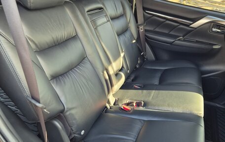 Mitsubishi Pajero Sport III рестайлинг, 2019 год, 2 900 000 рублей, 13 фотография