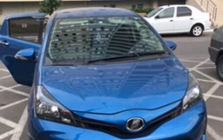 Toyota Vitz, 2015 год, 900 000 рублей, 1 фотография