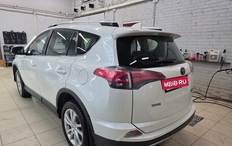 Toyota RAV4, 2017 год, 2 400 000 рублей, 4 фотография