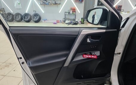 Toyota RAV4, 2017 год, 2 400 000 рублей, 12 фотография